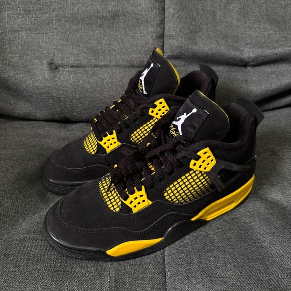 New Nike Air Jordan 4 Retro Thunder 2023 Black and Yellow DH6927-017 Men's Size - Picture 1 of 4